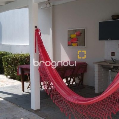Casa com 170m², 3 quartos (sendo 1 suíte), 2 garagens, no bairro Itacorubi em Florianópolis