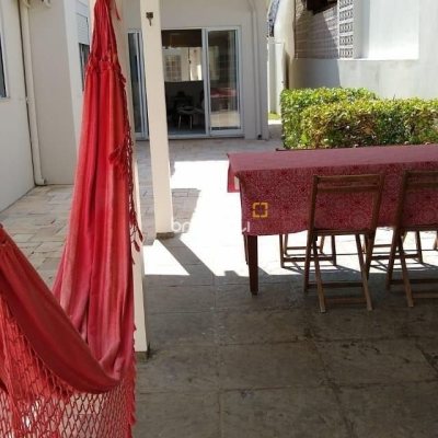 Casa com 170m², 3 quartos (sendo 1 suíte), 2 garagens, no bairro Itacorubi em Florianópolis