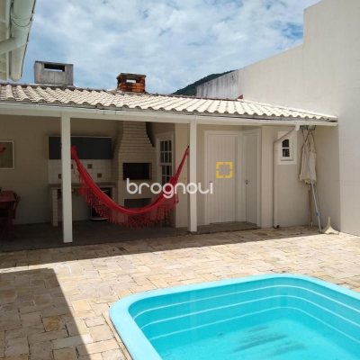 Casa com 170m², 3 quartos (sendo 1 suíte), 2 garagens, no bairro Itacorubi em Florianópolis