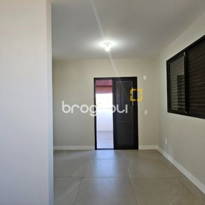 Cobertura com 183m², 3 quartos (sendo 1 suíte), 2 garagens, no bairro João Paulo em Florianópolis