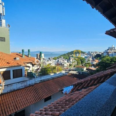 Cobertura com 183m², 3 quartos (sendo 1 suíte), 2 garagens, no bairro João Paulo em Florianópolis