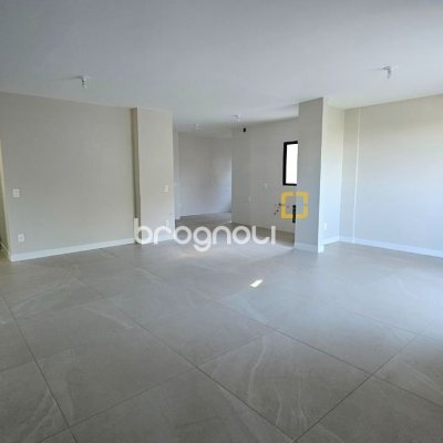 Cobertura com 183m², 3 quartos (sendo 1 suíte), 2 garagens, no bairro João Paulo em Florianópolis