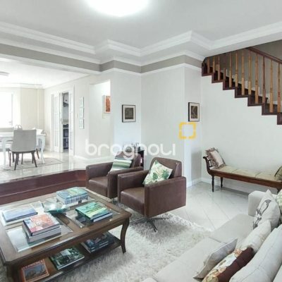 Casa com 265m², 4 quartos (sendo 2 suítes), 2 garagens, no bairro Campeche em Florianópolis