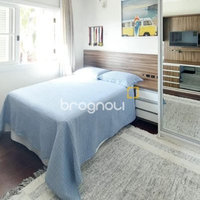 Casa com 265m², 4 quartos (sendo 2 suítes), 2 garagens, no bairro Campeche em Florianópolis
