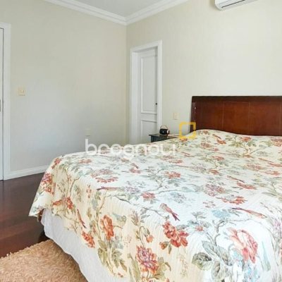 Casa com 265m², 4 quartos (sendo 2 suítes), 2 garagens, no bairro Campeche em Florianópolis