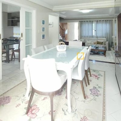 Casa com 265m², 4 quartos (sendo 2 suítes), 2 garagens, no bairro Campeche em Florianópolis