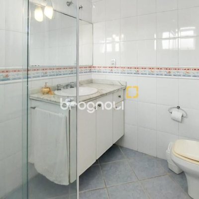 Casa com 265m², 4 quartos (sendo 2 suítes), 2 garagens, no bairro Campeche em Florianópolis