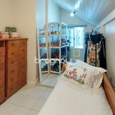Casa com 265m², 4 quartos (sendo 2 suítes), 2 garagens, no bairro Campeche em Florianópolis