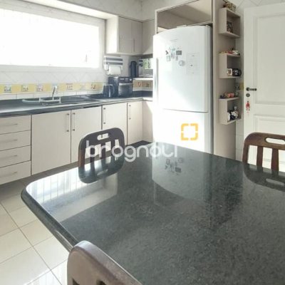 Casa com 265m², 4 quartos (sendo 2 suítes), 2 garagens, no bairro Campeche em Florianópolis
