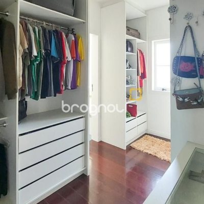 Casa com 265m², 4 quartos (sendo 2 suítes), 2 garagens, no bairro Campeche em Florianópolis