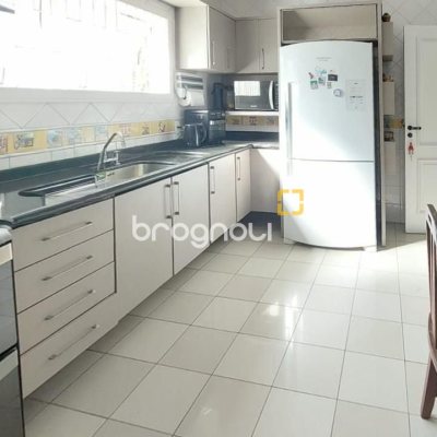 Casa com 265m², 4 quartos (sendo 2 suítes), 2 garagens, no bairro Campeche em Florianópolis
