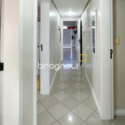 Casa com 265m², 4 quartos (sendo 2 suítes), 2 garagens, no bairro Campeche em Florianópolis