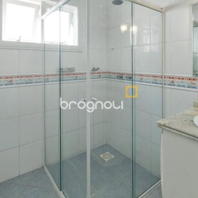 Casa com 265m², 4 quartos (sendo 2 suítes), 2 garagens, no bairro Campeche em Florianópolis