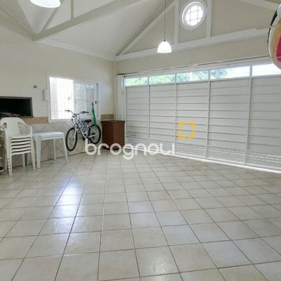 Casa com 265m², 4 quartos (sendo 2 suítes), 2 garagens, no bairro Campeche em Florianópolis