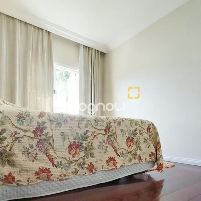 Casa com 265m², 4 quartos (sendo 2 suítes), 2 garagens, no bairro Campeche em Florianópolis