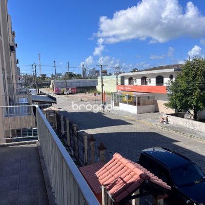 Apartamento com 54m², 2 quartos, 1 garagem, no bairro Roçado em São José