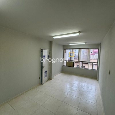 Sala com 28m², no bairro Centro em Florianópolis