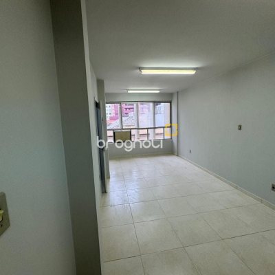 Sala com 28m², no bairro Centro em Florianópolis