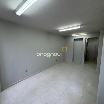Sala com 28m², no bairro Centro em Florianópolis
