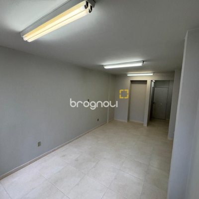 Sala com 28m², no bairro Centro em Florianópolis