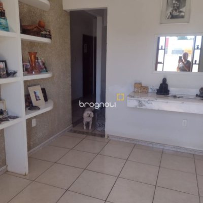 Casa com 140m², 5 quartos (sendo 5 suítes), 3 garagens, no bairro Rio Vermelho em Florianópolis