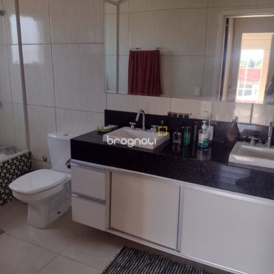 Casa com 140m², 5 quartos (sendo 5 suítes), 3 garagens, no bairro Rio Vermelho em Florianópolis