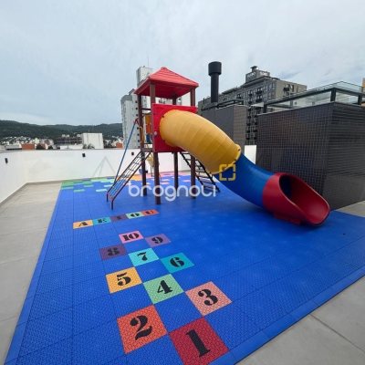 Apartamento com 68m², 2 quartos (sendo 1 suíte), 1 garagem, no bairro Trindade em Florianópolis