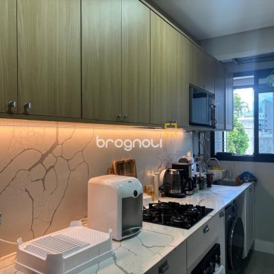 Apartamento com 68m², 2 quartos (sendo 1 suíte), 1 garagem, no bairro Trindade em Florianópolis