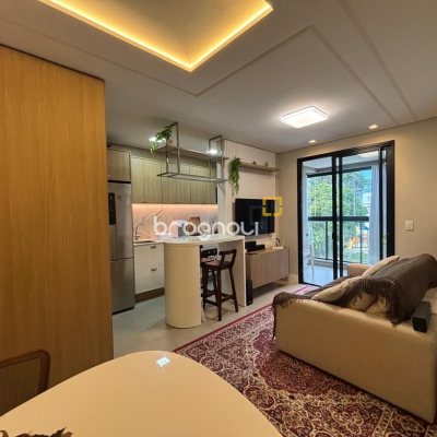 Apartamento com 68m², 2 quartos (sendo 1 suíte), 1 garagem, no bairro Trindade em Florianópolis