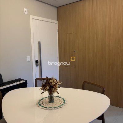 Apartamento com 68m², 2 quartos (sendo 1 suíte), 1 garagem, no bairro Trindade em Florianópolis