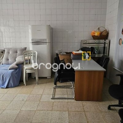 Casa com 200m², 4 quartos (sendo 1 suíte), 3 garagens, no bairro Capoeiras em Florianópolis