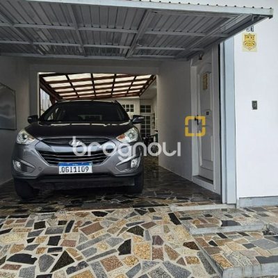 Casa com 200m², 4 quartos (sendo 1 suíte), 3 garagens, no bairro Capoeiras em Florianópolis