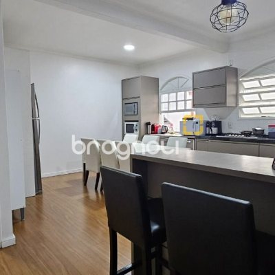 Casa com 200m², 4 quartos (sendo 1 suíte), 3 garagens, no bairro Capoeiras em Florianópolis