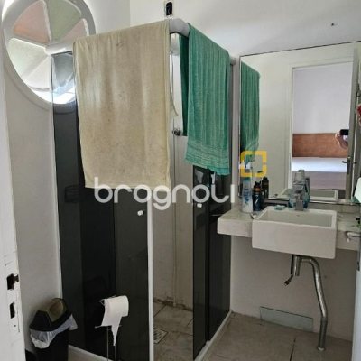 Casa com 200m², 4 quartos (sendo 1 suíte), 3 garagens, no bairro Capoeiras em Florianópolis