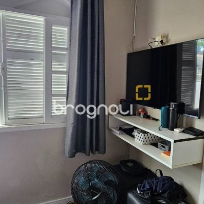 Casa com 200m², 4 quartos (sendo 1 suíte), 3 garagens, no bairro Capoeiras em Florianópolis