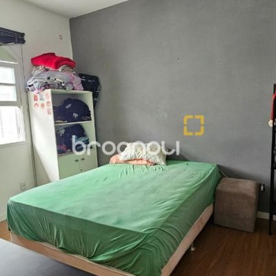 Casa com 200m², 4 quartos (sendo 1 suíte), 3 garagens, no bairro Capoeiras em Florianópolis