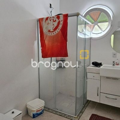 Casa com 200m², 4 quartos (sendo 1 suíte), 3 garagens, no bairro Capoeiras em Florianópolis
