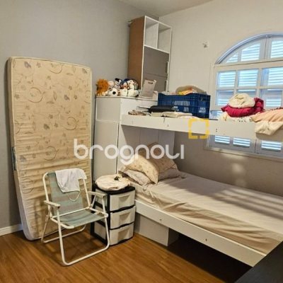 Casa com 200m², 4 quartos (sendo 1 suíte), 3 garagens, no bairro Capoeiras em Florianópolis
