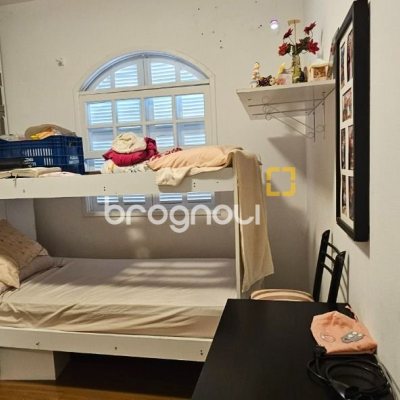 Casa com 200m², 4 quartos (sendo 1 suíte), 3 garagens, no bairro Capoeiras em Florianópolis