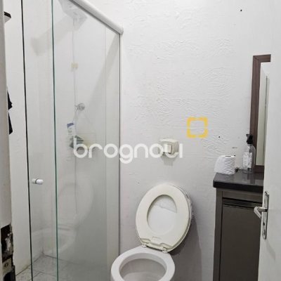 Casa com 200m², 4 quartos (sendo 1 suíte), 3 garagens, no bairro Capoeiras em Florianópolis