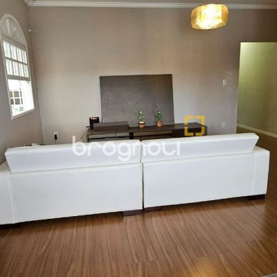 Casa com 200m², 4 quartos (sendo 1 suíte), 3 garagens, no bairro Capoeiras em Florianópolis