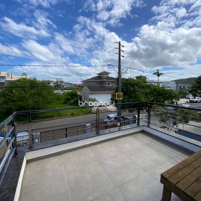 Casa com 164m², 3 quartos (sendo 2 suítes), 2 garagens, no bairro Ingleses em Florianópolis