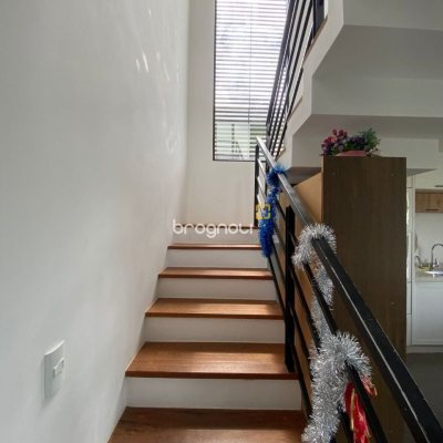 Casa com 164m², 3 quartos (sendo 2 suítes), 2 garagens, no bairro Ingleses em Florianópolis