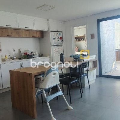 Casa com 164m², 3 quartos (sendo 2 suítes), 2 garagens, no bairro Ingleses em Florianópolis