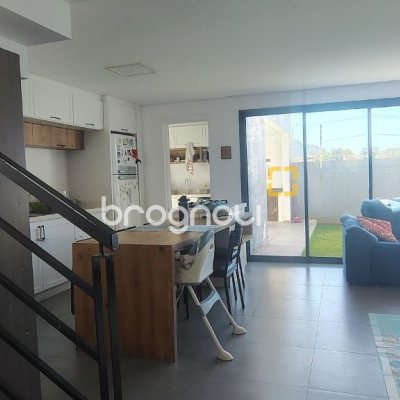 Casa com 164m², 3 quartos (sendo 2 suítes), 2 garagens, no bairro Ingleses em Florianópolis