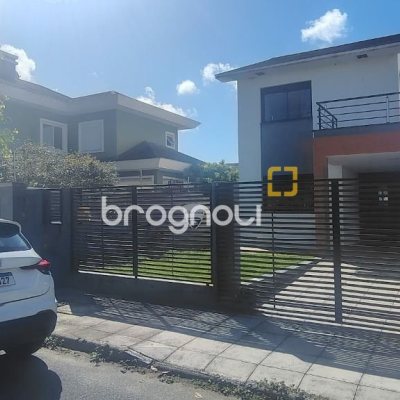 Casa com 164m², 3 quartos (sendo 2 suítes), 2 garagens, no bairro Ingleses em Florianópolis