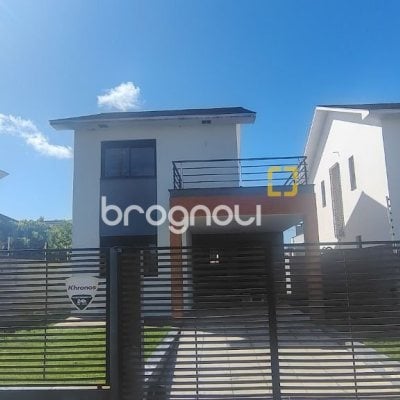 Casa com 164m², 3 quartos (sendo 2 suítes), 2 garagens, no bairro Ingleses em Florianópolis
