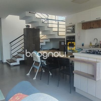 Casa com 164m², 3 quartos (sendo 2 suítes), 2 garagens, no bairro Ingleses em Florianópolis