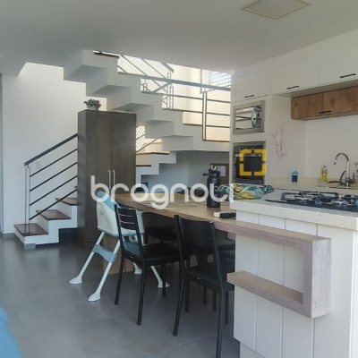 Casa com 164m², 3 quartos (sendo 2 suítes), 2 garagens, no bairro Ingleses em Florianópolis