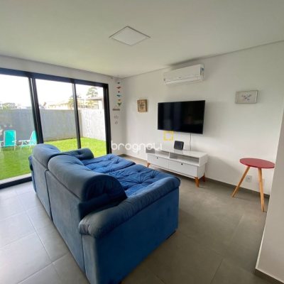 Casa com 164m², 3 quartos (sendo 2 suítes), 2 garagens, no bairro Ingleses em Florianópolis